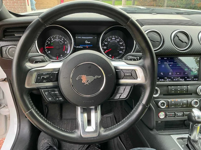 Ford mustang fastback personenauto - afbeelding 22 van  45