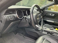 Ford mustang fastback personenauto - afbeelding 25 van  45
