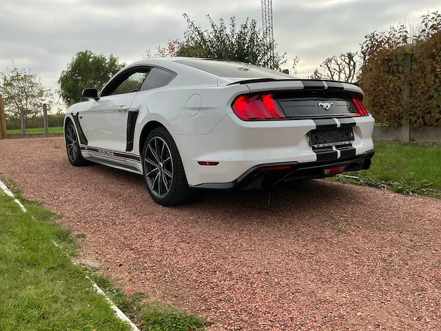 Ford mustang fastback personenauto - afbeelding 42 van  45