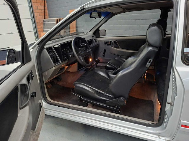 Ford sierra xr4i 1983 met gehomologeerde v6 cosworth motor! - afbeelding 9 van  10