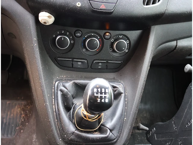 Ford tourneo – wf0txxxwpgtfe74593 – 2015 - afbeelding 6 van  19