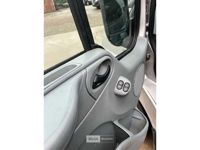 Ford transit dubbele cabine 6 plaatsen - afbeelding 12 van  12