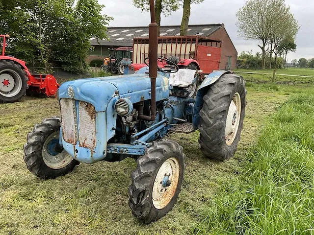 Fordson delta oldtimer tractor - afbeelding 1 van  10