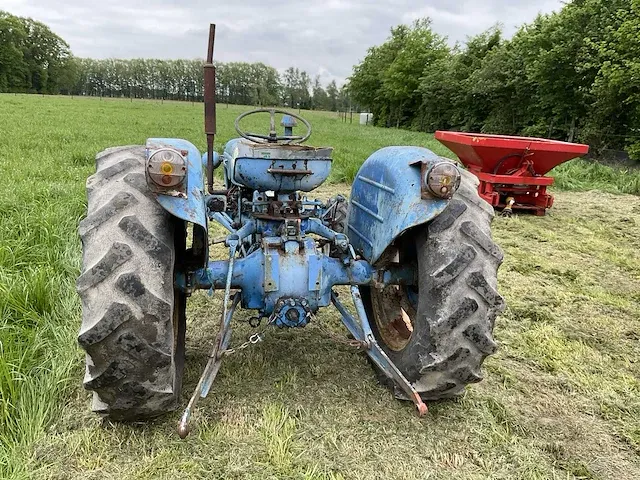 Fordson delta oldtimer tractor - afbeelding 3 van  10