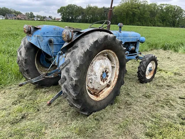 Fordson delta oldtimer tractor - afbeelding 4 van  10