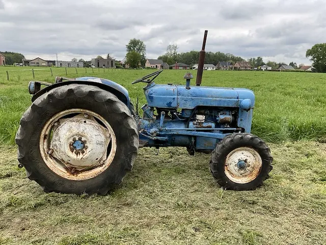 Fordson delta oldtimer tractor - afbeelding 5 van  10