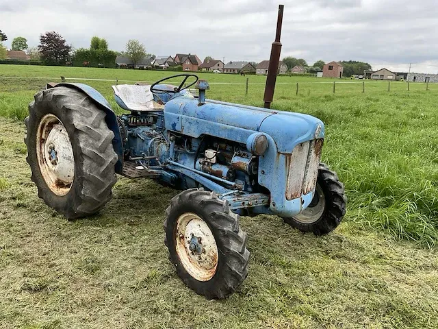 Fordson delta oldtimer tractor - afbeelding 6 van  10