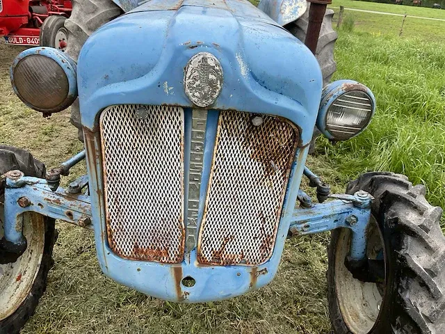 Fordson delta oldtimer tractor - afbeelding 8 van  10