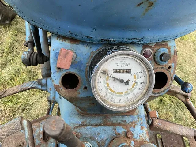 Fordson delta oldtimer tractor - afbeelding 10 van  10
