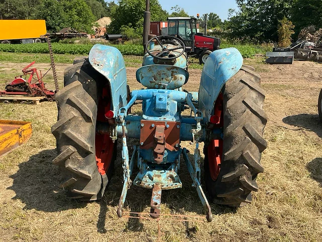 Fordson powermajor tweewielaangedreven landbouwtractor - afbeelding 11 van  16