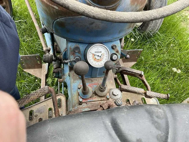 Fordson super dexta oldtimer tractor - afbeelding 3 van  14