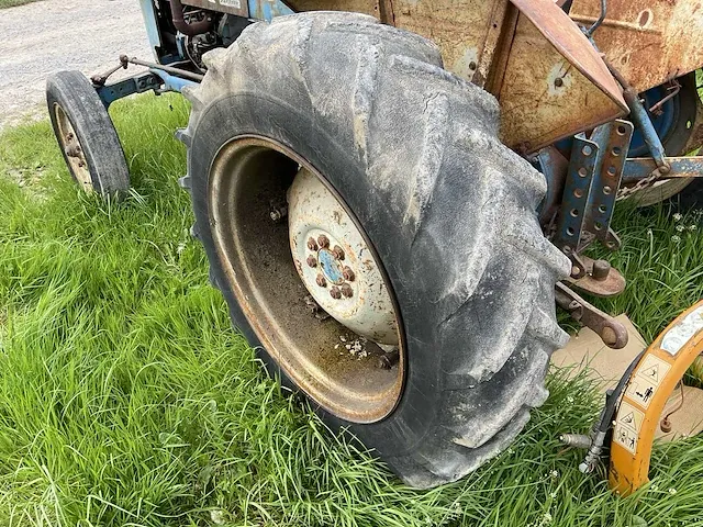 Fordson super dexta oldtimer tractor - afbeelding 4 van  14