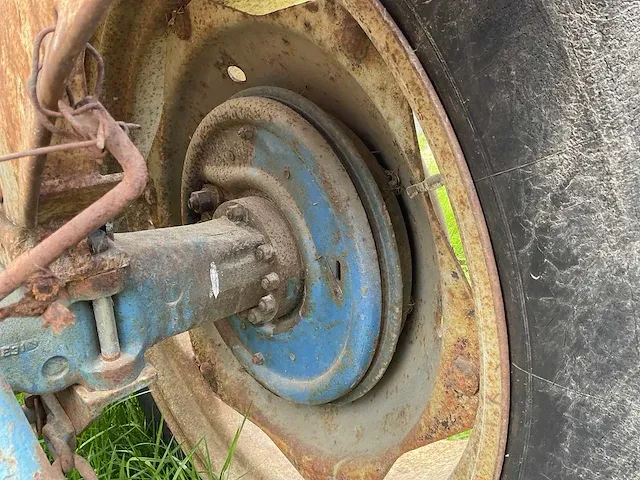 Fordson super dexta oldtimer tractor - afbeelding 5 van  14