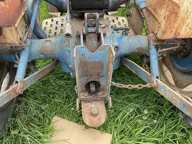 Fordson super dexta oldtimer tractor - afbeelding 6 van  14