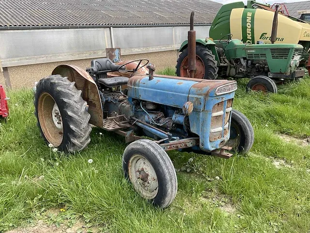 Fordson super dexta oldtimer tractor - afbeelding 1 van  14