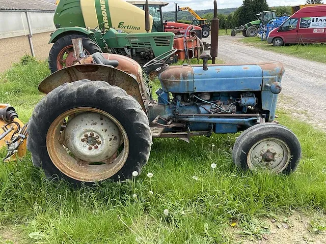 Fordson super dexta oldtimer tractor - afbeelding 7 van  14
