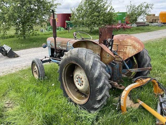 Fordson super dexta oldtimer tractor - afbeelding 8 van  14