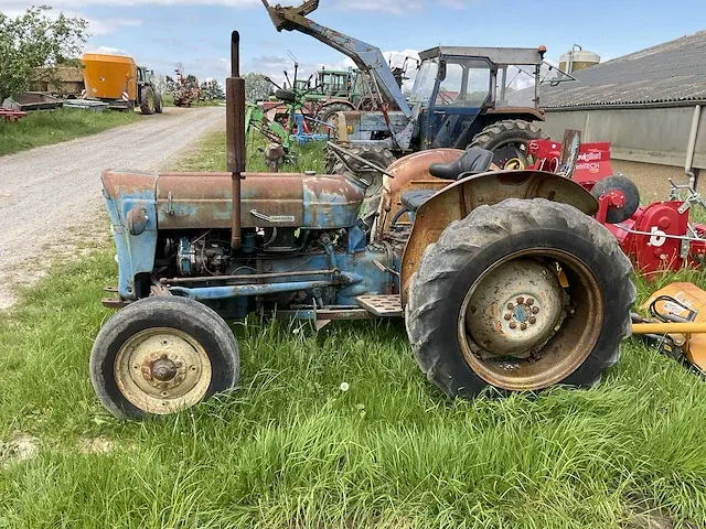 Fordson super dexta oldtimer tractor - afbeelding 9 van  14