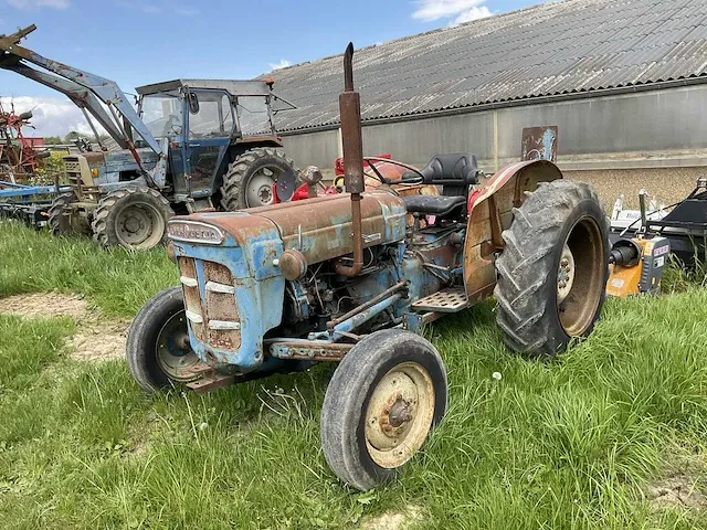 Fordson super dexta oldtimer tractor - afbeelding 10 van  14