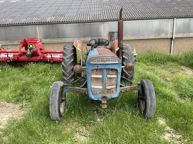 Fordson super dexta oldtimer tractor - afbeelding 11 van  14