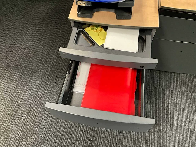 Formica houten bureauopstelling schärf - afbeelding 6 van  11