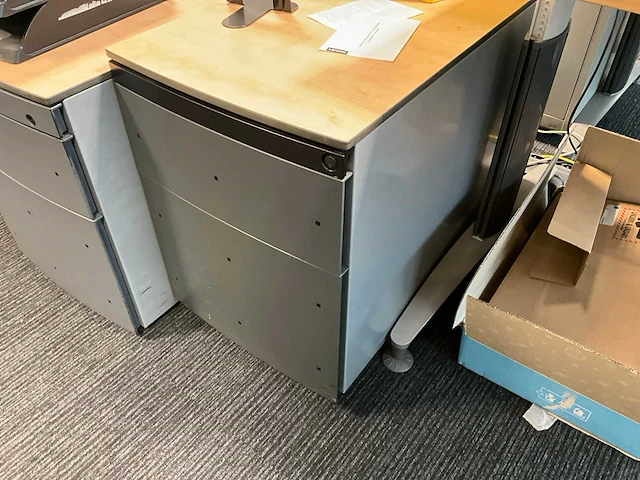 Formica houten bureauopstelling schärf - afbeelding 11 van  12