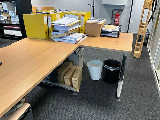 Formica houten l-vorm bureauopstelling schärf - afbeelding 3 van  7