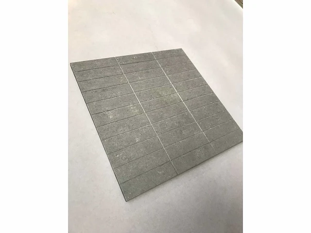 Fossil grey 30x30 mosaico 5x10 37,62 m² - afbeelding 2 van  3