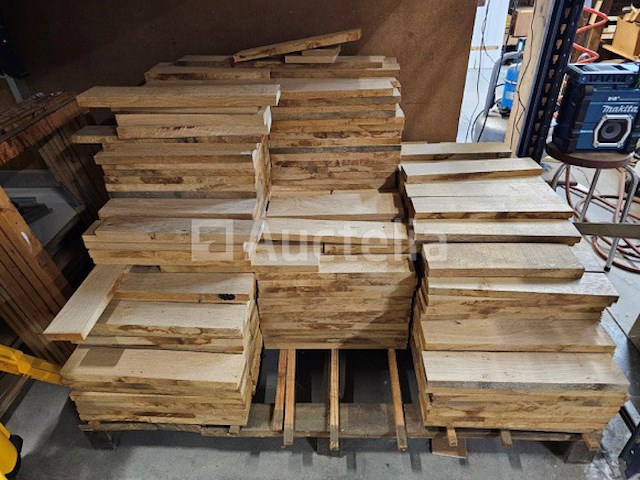 Frans eiken faux quatier en achterwand ± 0,80 m3 - afbeelding 1 van  1