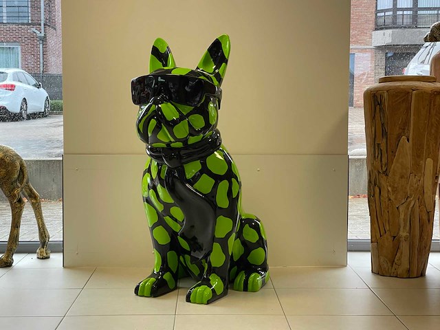 Franse bulldog met bril zwart/groen vlekken h120cm - afbeelding 1 van  2