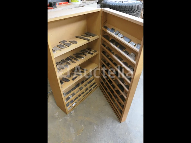 Freesijzers en zijn kast - afbeelding 4 van  4