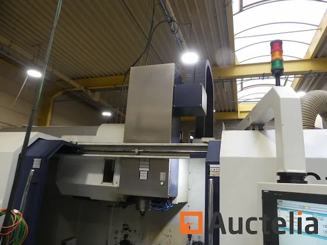 Freesmachine 3-assige cnc met transportband spinner vc1460s - afbeelding 15 van  32