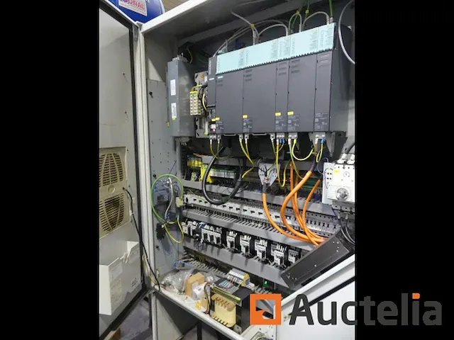 Freesmachine 3-assige cnc met transportband spinner vc1460s - afbeelding 22 van  32