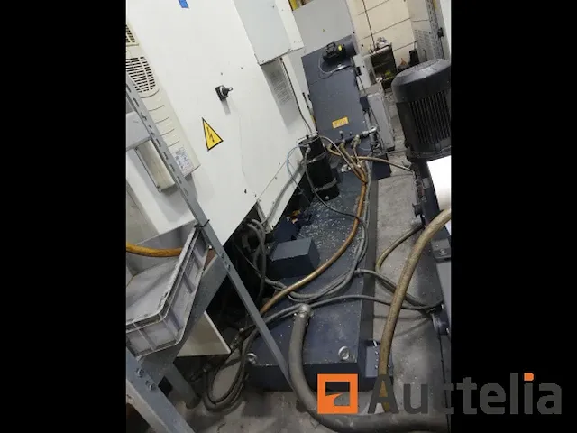 Freesmachine 3-assige cnc met transportband spinner vc1460s - afbeelding 30 van  32