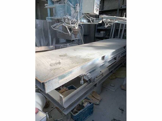 Freesmachine, bovenfreesmachine steen - afbeelding 1 van  1