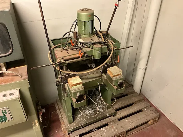 Freesmachine rotoc kf 158 - afbeelding 1 van  8