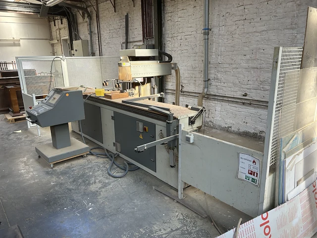 Freesmachine voor raam en deur beslag - afbeelding 1 van  8