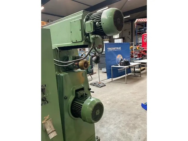 Freesmachine - afbeelding 15 van  18