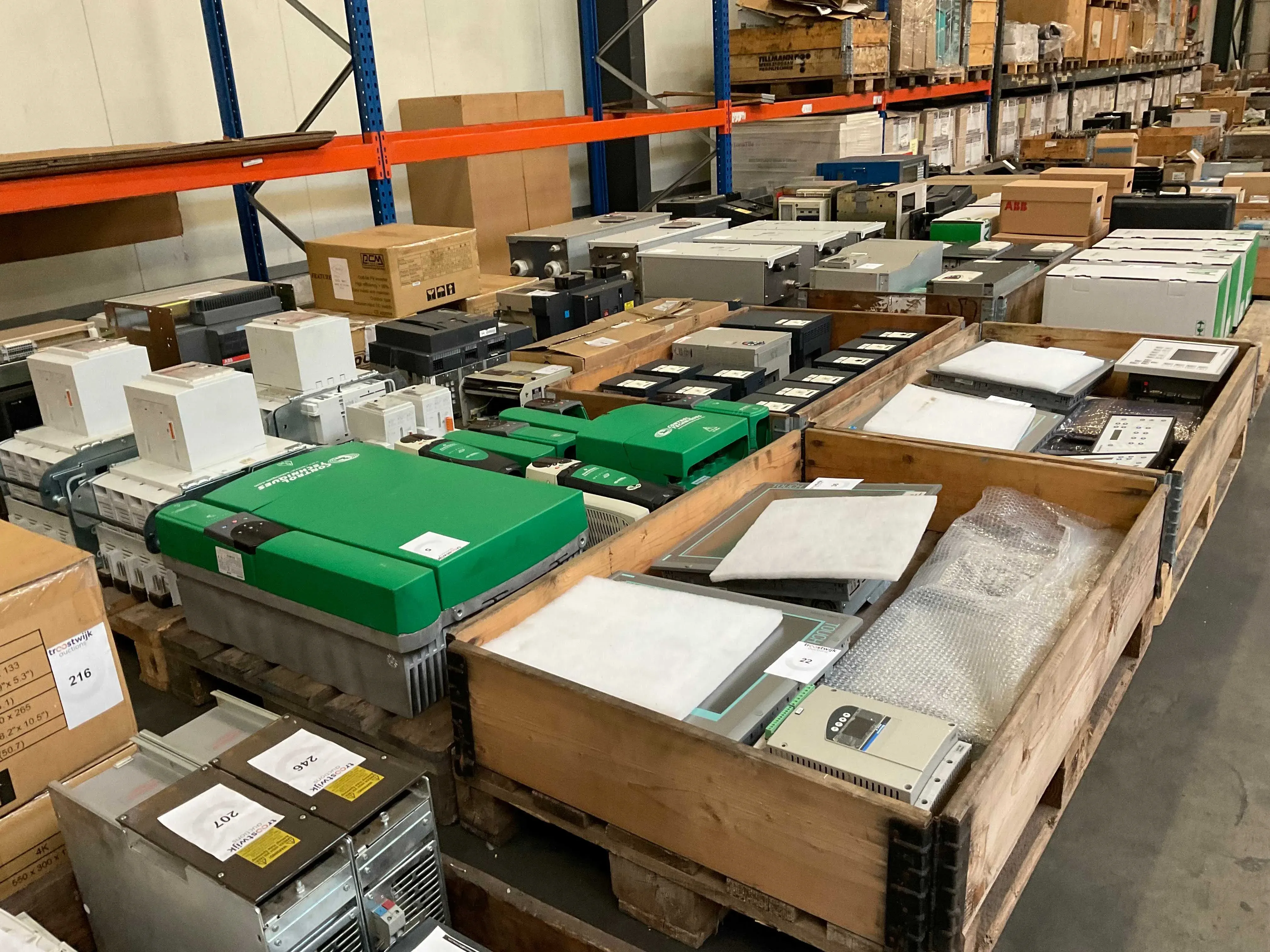Frequentieregelaars, industriële elektro en solar omvormers