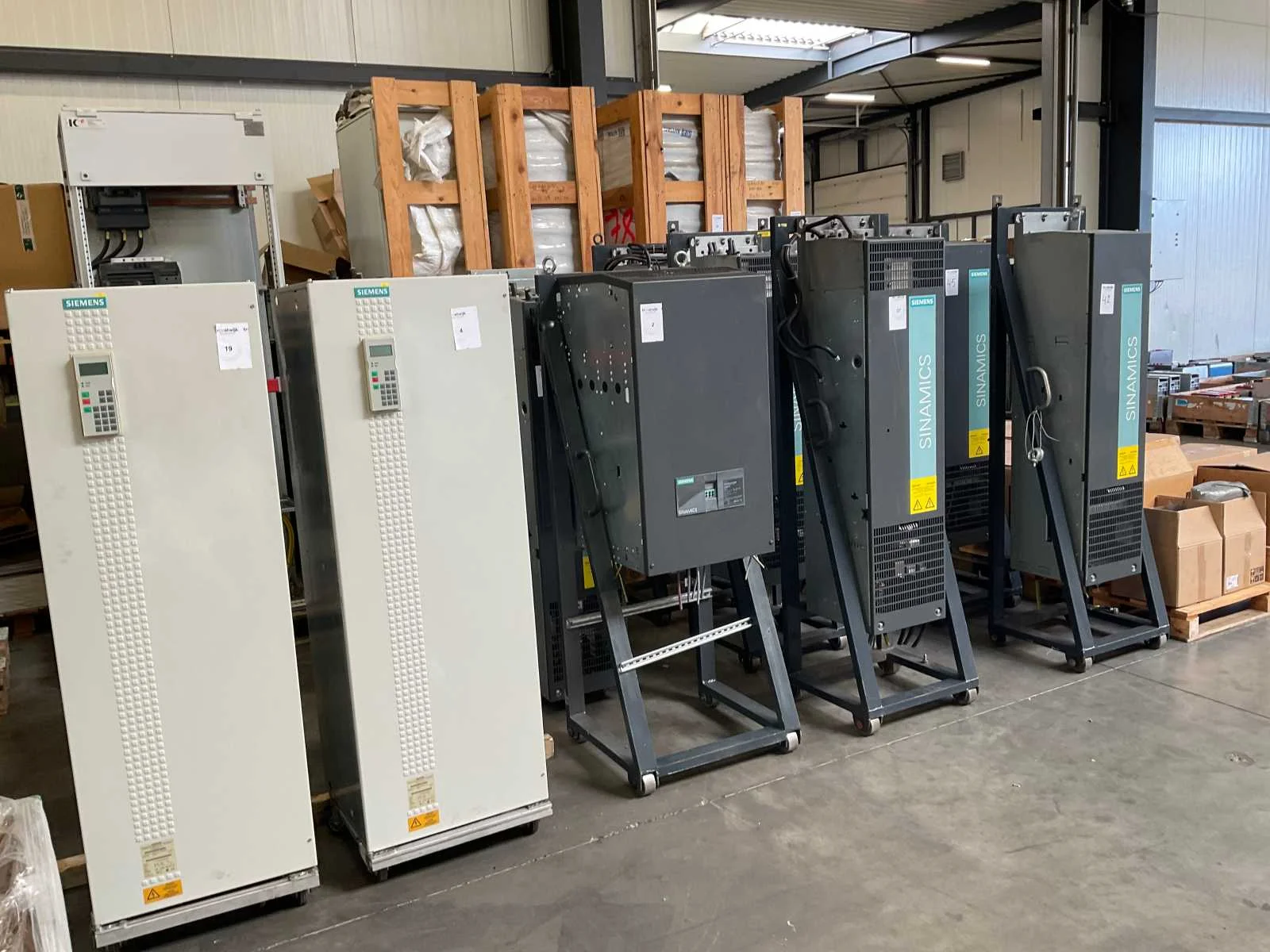 Frequentieregelaars, industriële elektro en solar omvormers