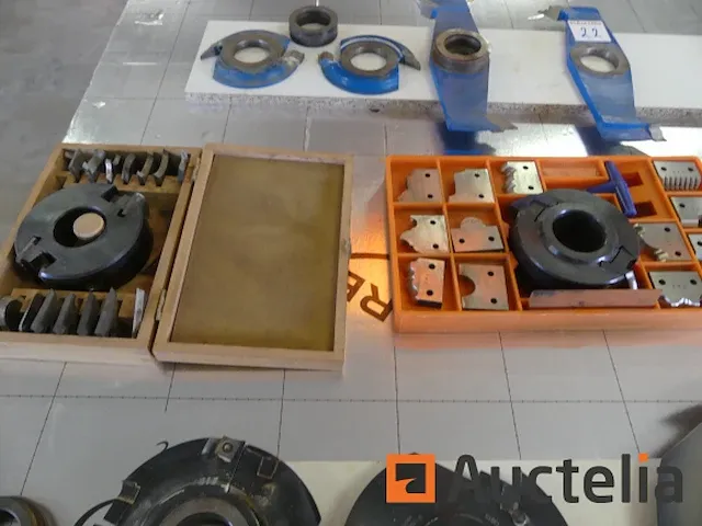Frezen set en gereedschappen voor houtbewerkingsmachine - afbeelding 8 van  11