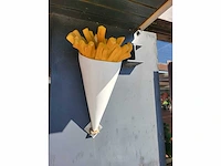 Frietzak - puntzak met friet - decorative object - afbeelding 1 van  3