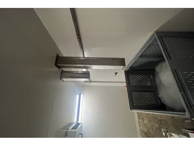 Frigo cel isobar met ijsmachine ingewerkt - afbeelding 2 van  12