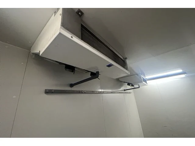 Frigo cel isobar met ijsmachine ingewerkt - afbeelding 3 van  12