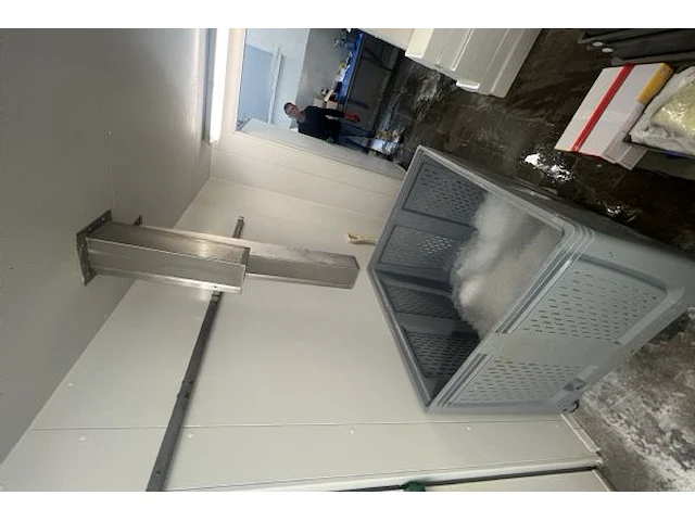 Frigo cel isobar met ijsmachine ingewerkt - afbeelding 4 van  12