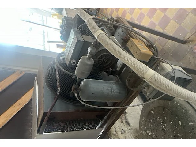 Frigo cel isobar met ijsmachine ingewerkt - afbeelding 8 van  12