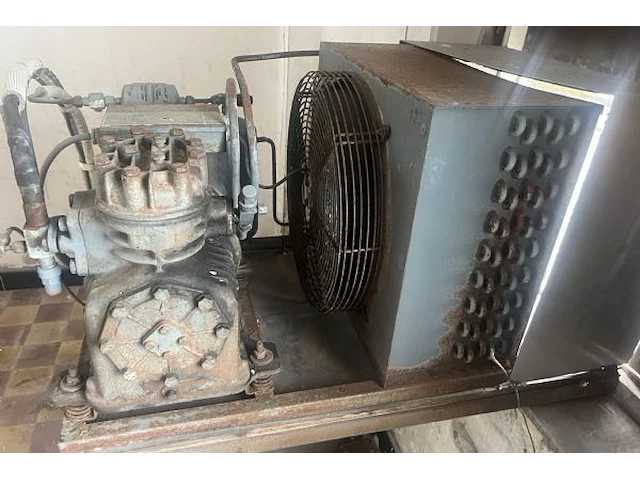 Frigo cel isobar met ijsmachine ingewerkt - afbeelding 9 van  12
