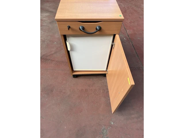 Frigo in meubel op wieltjes - afbeelding 2 van  4