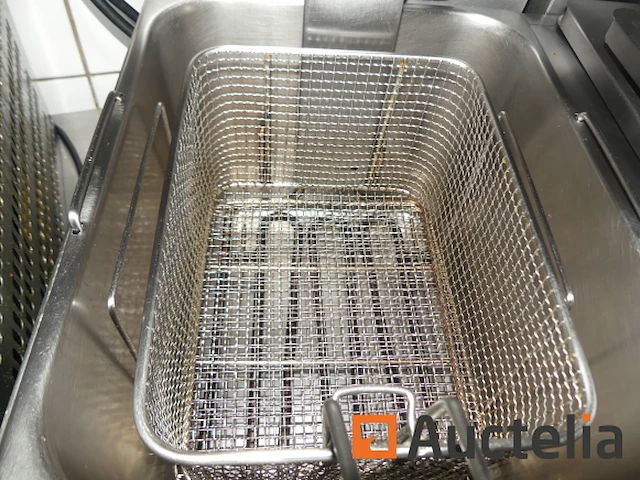 Friteuse met 2 vakken + roestvrijstalen plank op caterchef-console - afbeelding 5 van  6