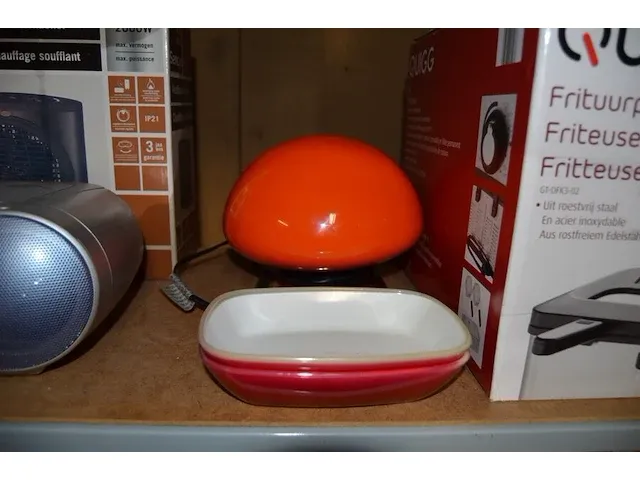 Friteuse quigg 2000w, ventilatorkachel sencys, radio sony, tafellamp, 2 schalen - afbeelding 5 van  7